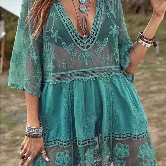 Lace cover up - Picture 4 of 5